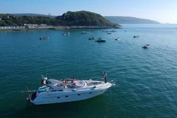 the hut colwell bay expansion and sunseeker charters to The Hut