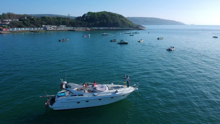 the hut colwell bay expansion and sunseeker charters to The Hut